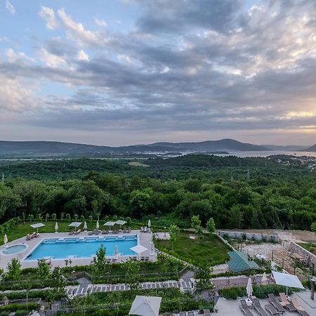 Montenegro Lodge Kavac Luaran gambar View of the resort