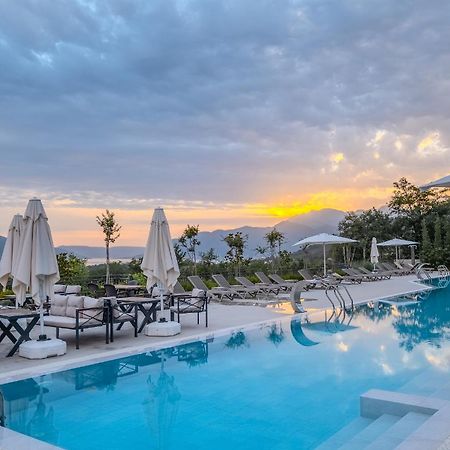 Montenegro Lodge Kavac Luaran gambar Sunset at the hotel