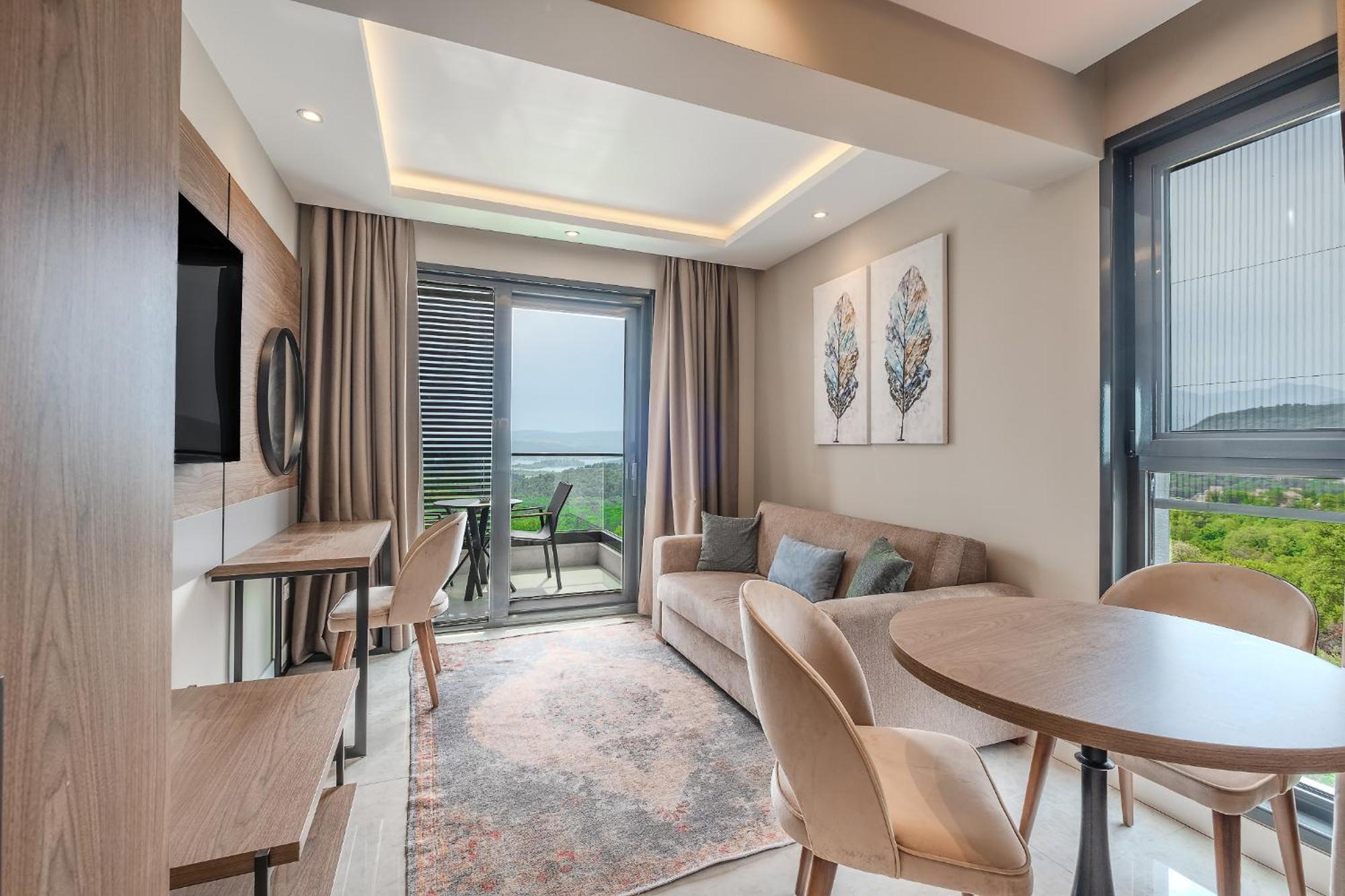 Montenegro Lodge Kavac Bilik gambar A typical apartment at the complex