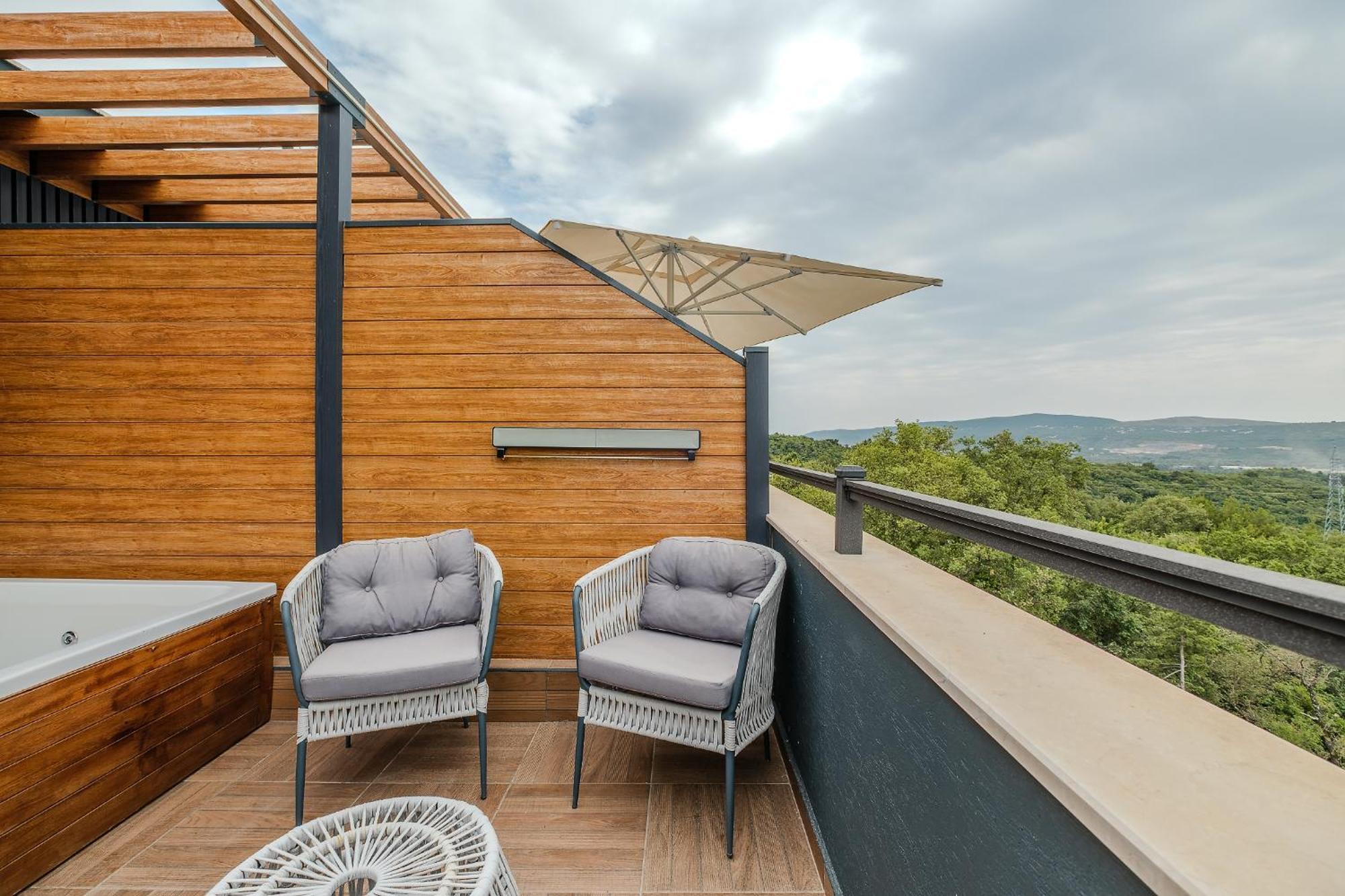 Montenegro Lodge Kavac Bilik gambar Terrace