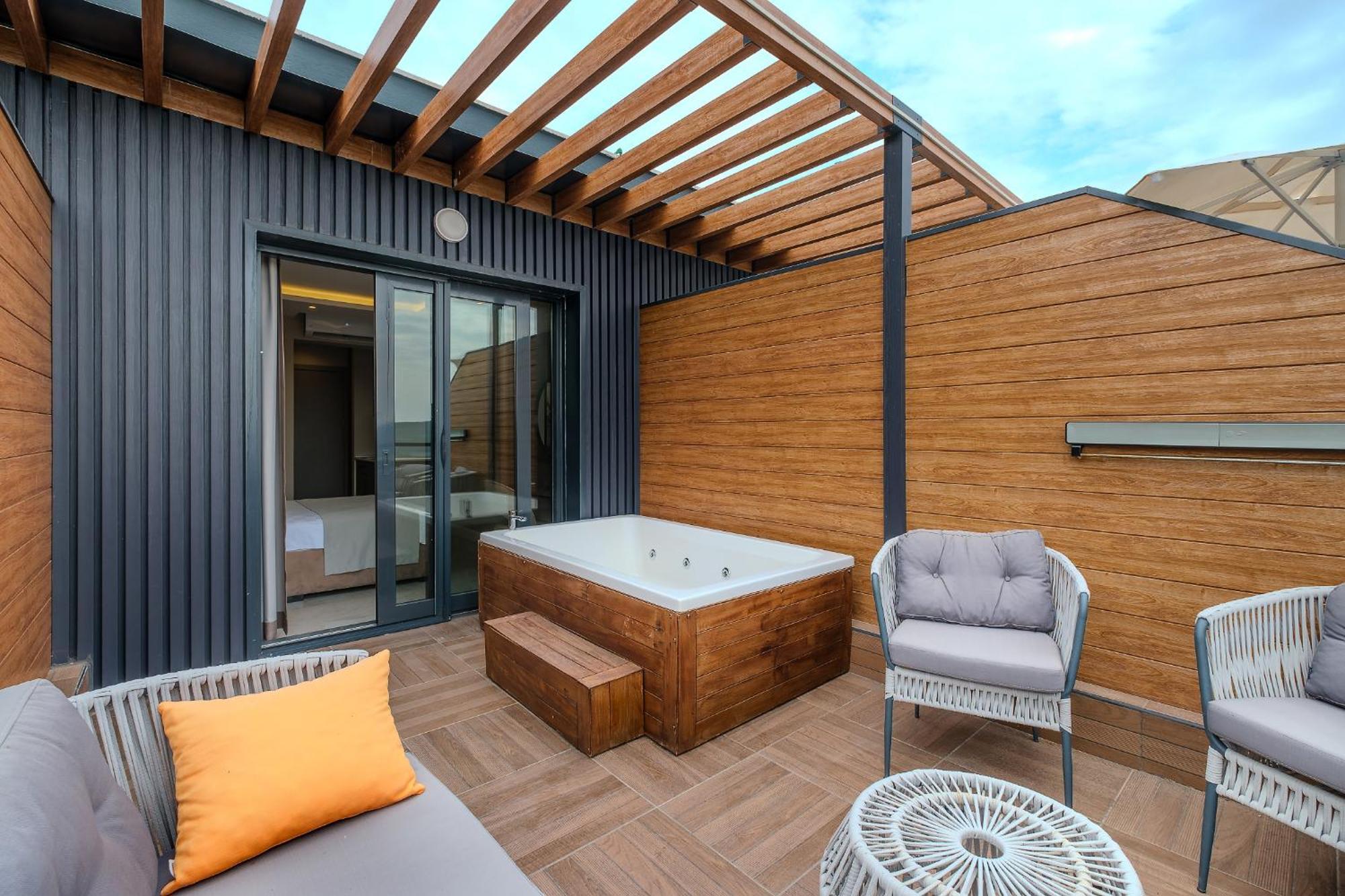 Montenegro Lodge Kavac Bilik gambar A rooftop jacuzzi