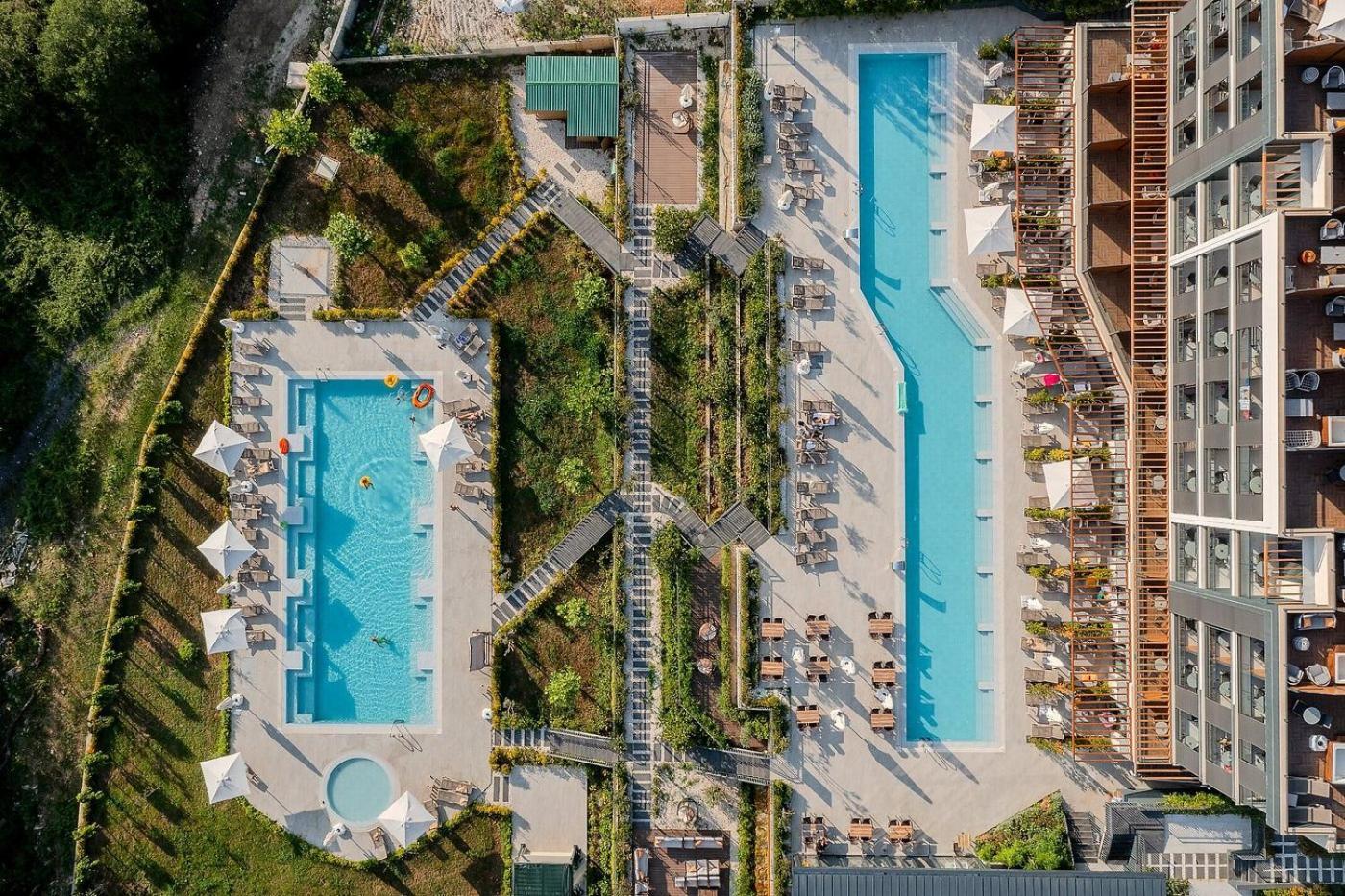 Montenegro Lodge Kavac Luaran gambar Aerial view of the hotel
